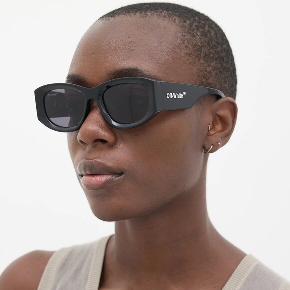Off-White JOAN Sunglasses – Black Cat Eye Frame | Model OERI041 1007 - Picture 11 of 13